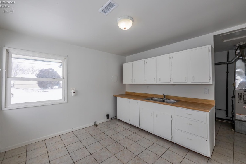 4223 Palm Avenue, Lorain, 44055, 3 Bedrooms Bedrooms, ,1 BathroomBathrooms,Residential,For Sale,Palm,20260213