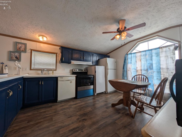 2614 Tiffin Avenue, Sandusky, 44870, 2 Bedrooms Bedrooms, ,2 BathroomsBathrooms,Residential,For Sale,Tiffin,20260172