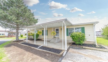 1203 Chateau Court, Findlay, 45840, 3 Bedrooms Bedrooms, ,2 BathroomsBathrooms,Residential,For Sale,Chateau,20251953 1203 Chateau Court, Findlay, 45840, 3 Bedrooms Bedrooms, ,2 BathroomsBathrooms,Residential,For Sale,Chateau,20251953