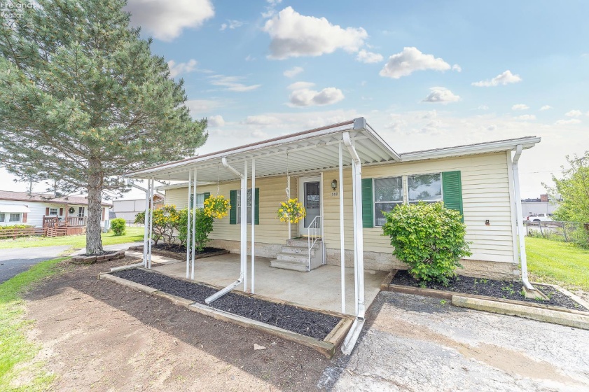 1203 Chateau Court, Findlay, 45840, 3 Bedrooms Bedrooms, ,2 BathroomsBathrooms,Residential,For Sale,Chateau,20251953