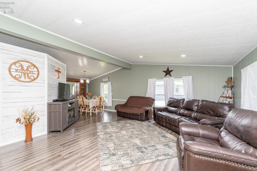 1203 Chateau Court, Findlay, 45840, 3 Bedrooms Bedrooms, ,2 BathroomsBathrooms,Residential,For Sale,Chateau,20251953