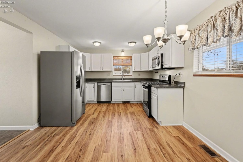 128 East Street, Bellevue, 44811, 3 Bedrooms Bedrooms, ,2 BathroomsBathrooms,Residential,For Sale,East,20260251