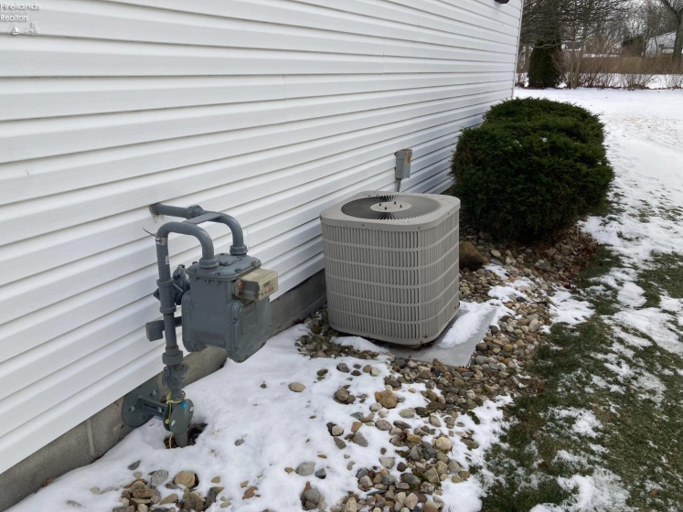 338 Howard, Willard, 44890, 3 Bedrooms Bedrooms, ,2 BathroomsBathrooms,Residential,For Sale,Howard,20260243