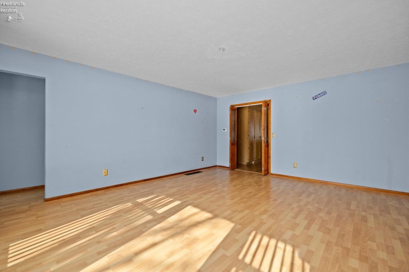 14015 Lake Road, Vermilion, 44089, 3 Bedrooms Bedrooms, ,2 BathroomsBathrooms,Residential,For Sale,Lake,20260270