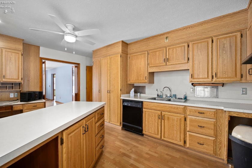 14015 Lake Road, Vermilion, 44089, 3 Bedrooms Bedrooms, ,2 BathroomsBathrooms,Residential,For Sale,Lake,20260270