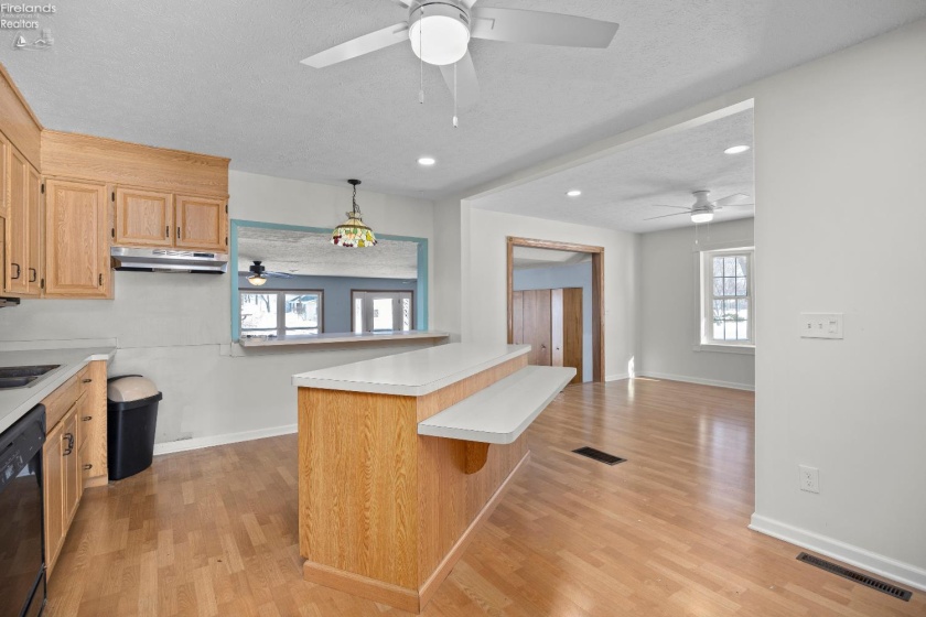 14015 Lake Road, Vermilion, 44089, 3 Bedrooms Bedrooms, ,2 BathroomsBathrooms,Residential,For Sale,Lake,20260270