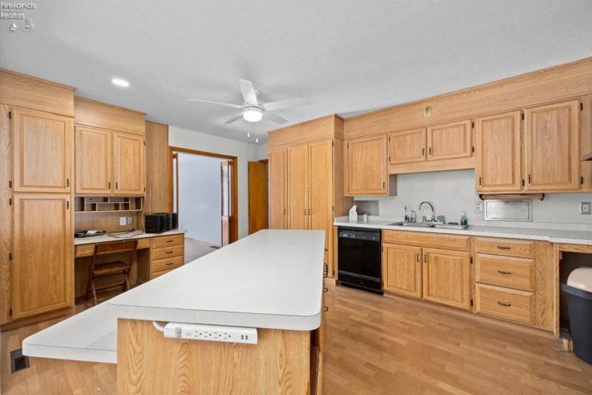 14015 Lake Road, Vermilion, 44089, 3 Bedrooms Bedrooms, ,2 BathroomsBathrooms,Residential,For Sale,Lake,20260270