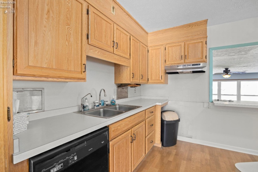 14015 Lake Road, Vermilion, 44089, 3 Bedrooms Bedrooms, ,2 BathroomsBathrooms,Residential,For Sale,Lake,20260270