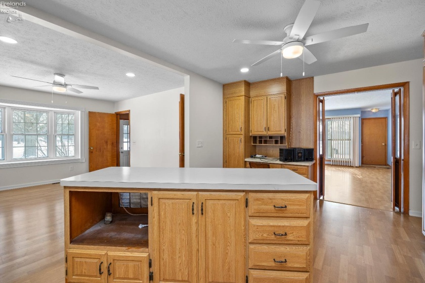 14015 Lake Road, Vermilion, 44089, 3 Bedrooms Bedrooms, ,2 BathroomsBathrooms,Residential,For Sale,Lake,20260270