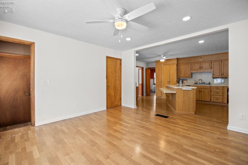 14015 Lake Road, Vermilion, 44089, 3 Bedrooms Bedrooms, ,2 BathroomsBathrooms,Residential,For Sale,Lake,20260270