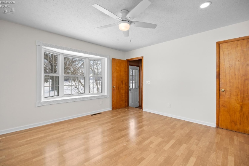 14015 Lake Road, Vermilion, 44089, 3 Bedrooms Bedrooms, ,2 BathroomsBathrooms,Residential,For Sale,Lake,20260270