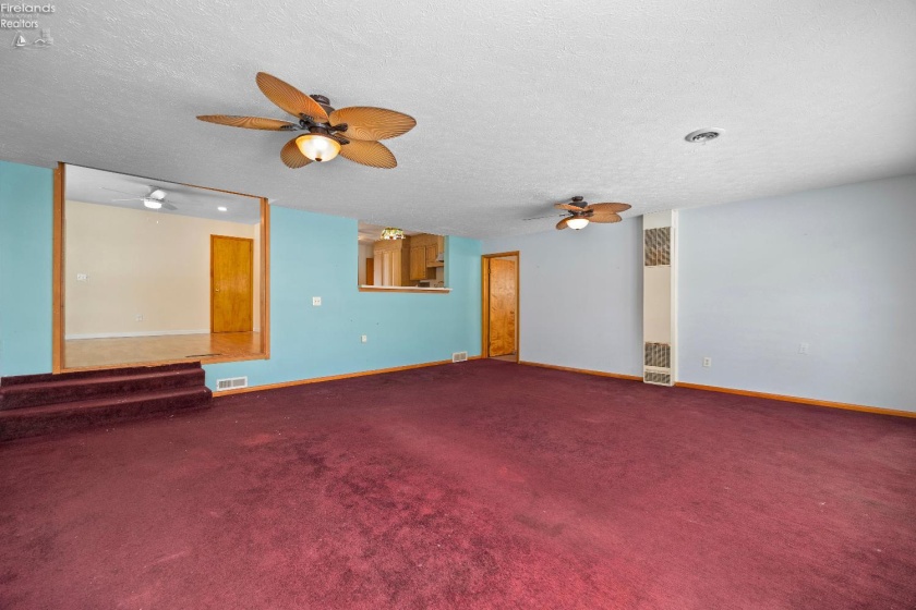 14015 Lake Road, Vermilion, 44089, 3 Bedrooms Bedrooms, ,2 BathroomsBathrooms,Residential,For Sale,Lake,20260270