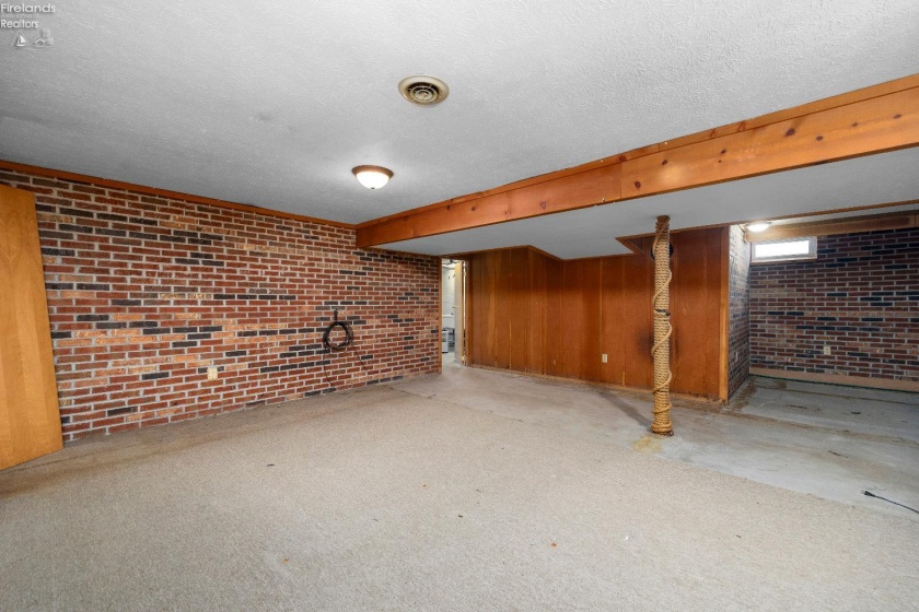 14015 Lake Road, Vermilion, 44089, 3 Bedrooms Bedrooms, ,2 BathroomsBathrooms,Residential,For Sale,Lake,20260270