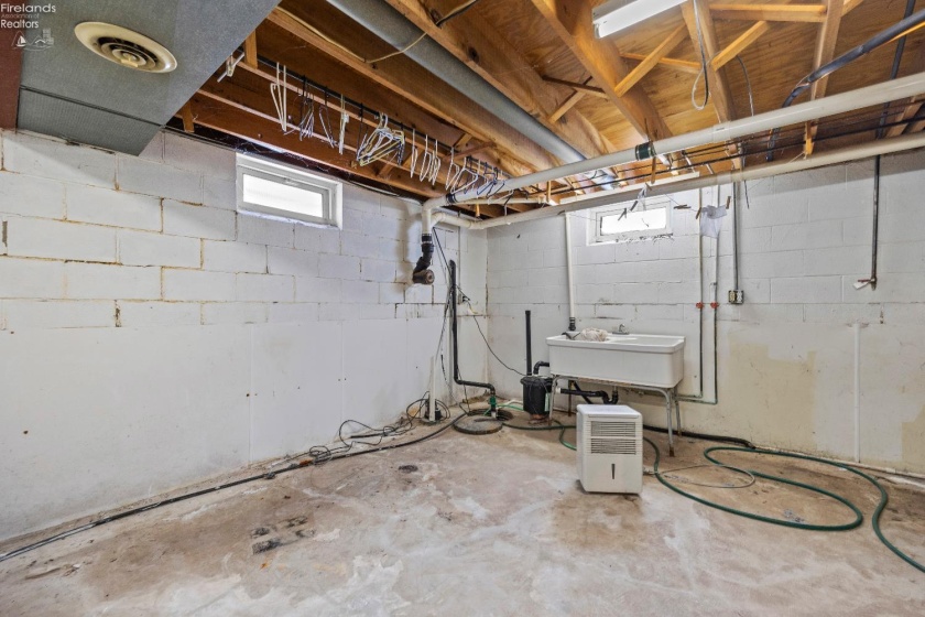 14015 Lake Road, Vermilion, 44089, 3 Bedrooms Bedrooms, ,2 BathroomsBathrooms,Residential,For Sale,Lake,20260270