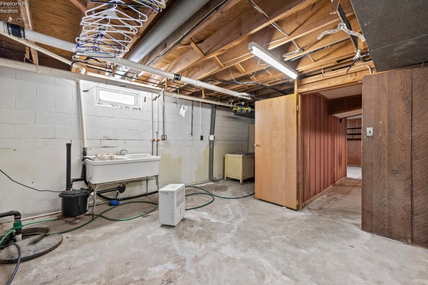 14015 Lake Road, Vermilion, 44089, 3 Bedrooms Bedrooms, ,2 BathroomsBathrooms,Residential,For Sale,Lake,20260270