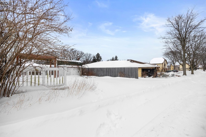 14015 Lake Road, Vermilion, 44089, 3 Bedrooms Bedrooms, ,2 BathroomsBathrooms,Residential,For Sale,Lake,20260270