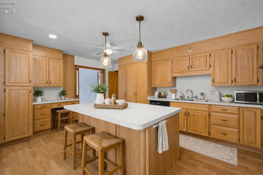 14015 Lake Road, Vermilion, 44089, 3 Bedrooms Bedrooms, ,2 BathroomsBathrooms,Residential,For Sale,Lake,20260270