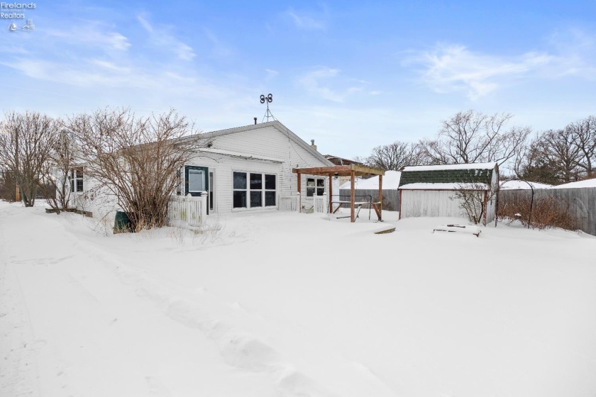 14015 Lake Road, Vermilion, 44089, 3 Bedrooms Bedrooms, ,2 BathroomsBathrooms,Residential,For Sale,Lake,20260270