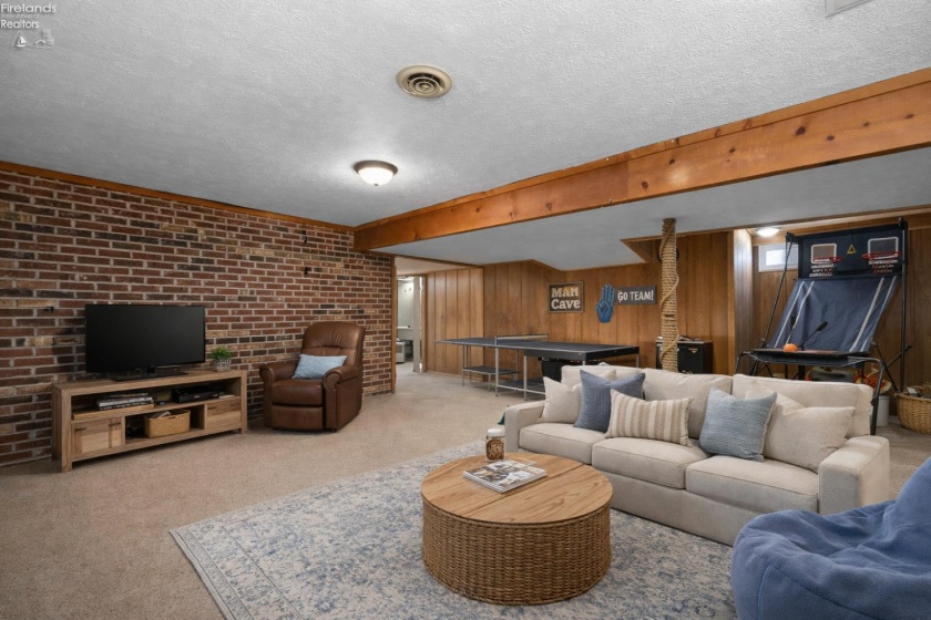 14015 Lake Road, Vermilion, 44089, 3 Bedrooms Bedrooms, ,2 BathroomsBathrooms,Residential,For Sale,Lake,20260270