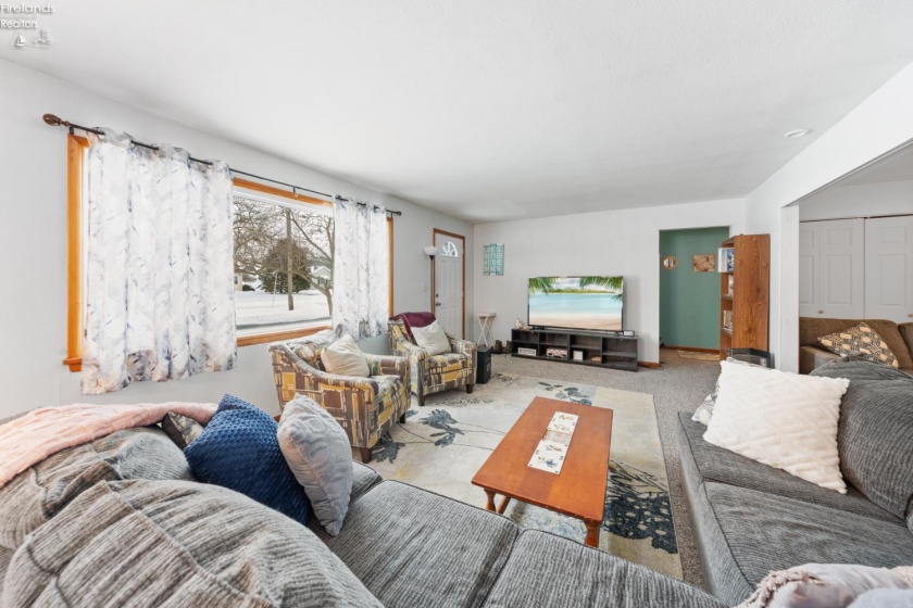 706 Taft Street, Port Clinton, 43452, 4 Bedrooms Bedrooms, ,2 BathroomsBathrooms,Residential,For Sale,Taft,20260306