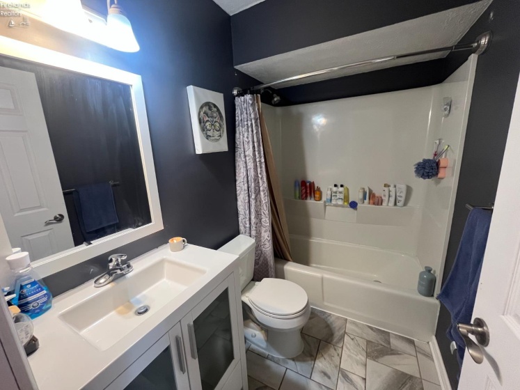 4 Oakfield Avenue, Norwalk, 44857, 5 Bedrooms Bedrooms, ,3 BathroomsBathrooms,Residential,For Sale,Oakfield,20260309