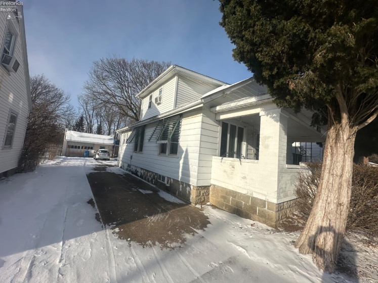 329 Oakland Avenue, Sandusky, 44870, ,Multiple Units,For Sale,Oakland,20260215