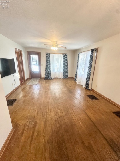 329 Oakland Avenue, Sandusky, 44870, ,Multiple Units,For Sale,Oakland,20260215