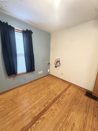 329 Oakland Avenue, Sandusky, 44870, 4 Bedrooms Bedrooms, ,3 BathroomsBathrooms,Residential,For Sale,Oakland,20260170