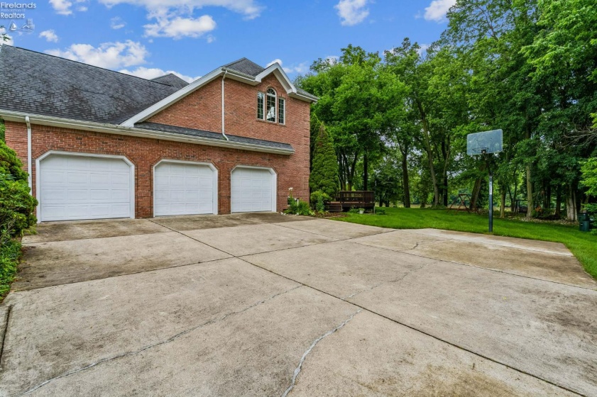 106 Sycamore Woods Lane, Tiffin, 44883, 6 Bedrooms Bedrooms, ,5 BathroomsBathrooms,Residential,For Sale,Sycamore Woods,20254000