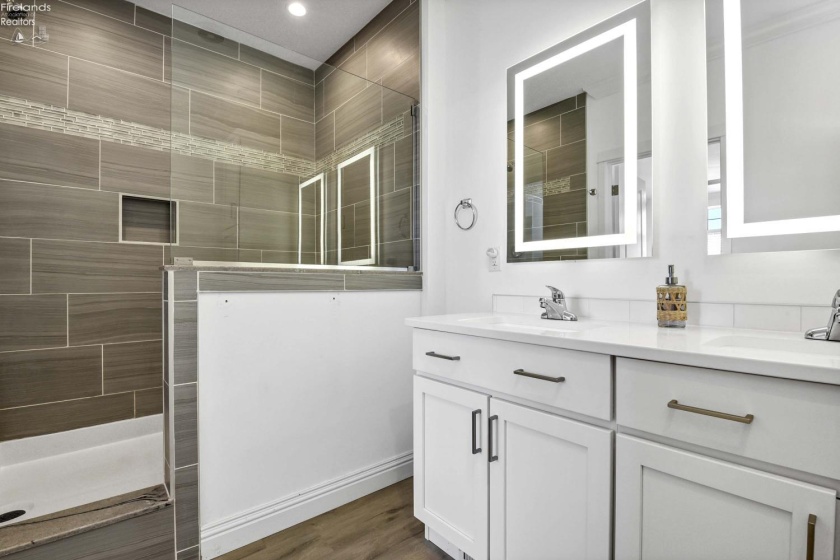 10850 Bayshore Road W Canal, Marblehead, 43440, 3 Bedrooms Bedrooms, ,2 BathroomsBathrooms,Residential,For Sale,Bayshore Road W Canal,20260292