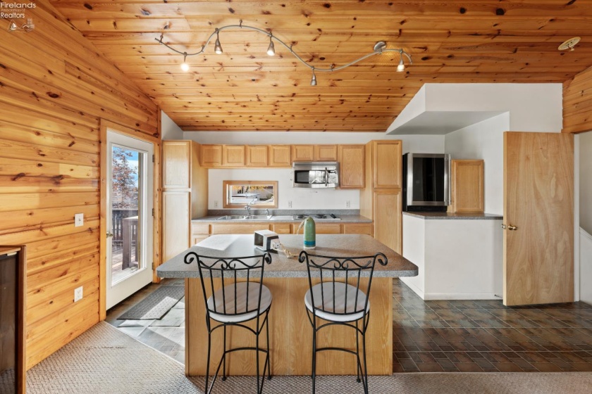 2128 Bayview Drive, Marblehead, 43440, 3 Bedrooms Bedrooms, ,2 BathroomsBathrooms,Residential,For Sale,Bayview,20260323