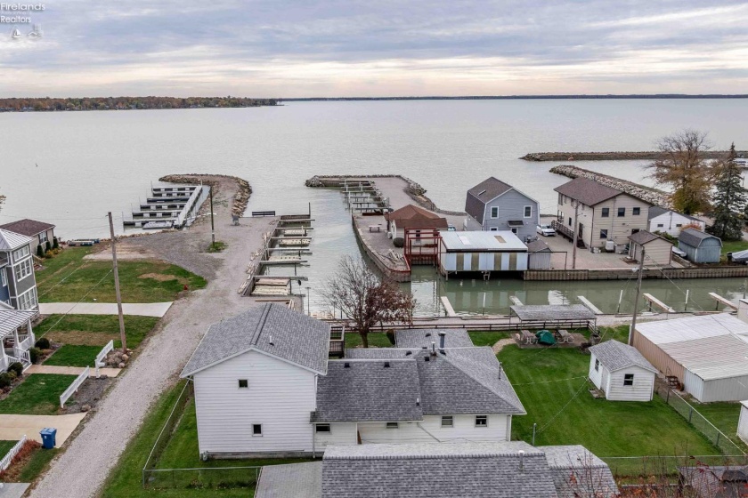 2128 Bayview Drive, Marblehead, 43440, 3 Bedrooms Bedrooms, ,2 BathroomsBathrooms,Residential,For Sale,Bayview,20260323