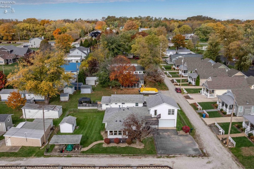 2128 Bayview Drive, Marblehead, 43440, 3 Bedrooms Bedrooms, ,2 BathroomsBathrooms,Residential,For Sale,Bayview,20260323