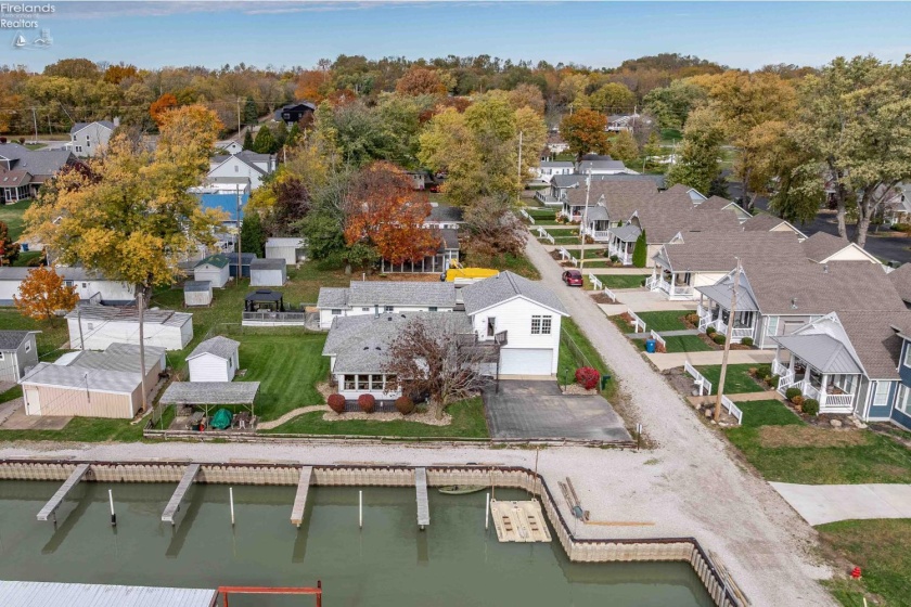 2128 Bayview Drive, Marblehead, 43440, 3 Bedrooms Bedrooms, ,2 BathroomsBathrooms,Residential,For Sale,Bayview,20260323