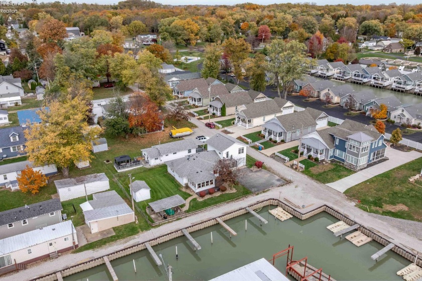 2128 Bayview Drive, Marblehead, 43440, 3 Bedrooms Bedrooms, ,2 BathroomsBathrooms,Residential,For Sale,Bayview,20260323