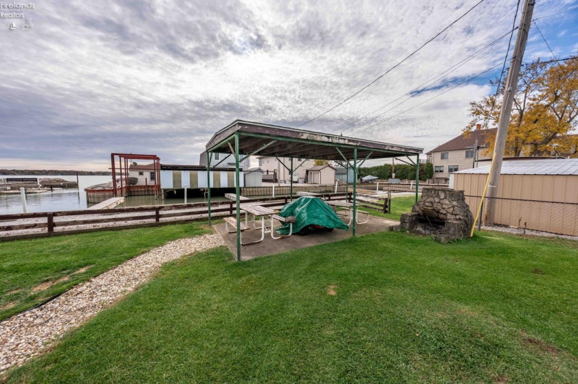 2128 Bayview Drive, Marblehead, 43440, 3 Bedrooms Bedrooms, ,2 BathroomsBathrooms,Residential,For Sale,Bayview,20260323