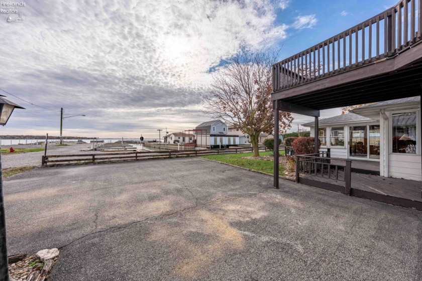 2128 Bayview Drive, Marblehead, 43440, 3 Bedrooms Bedrooms, ,2 BathroomsBathrooms,Residential,For Sale,Bayview,20260323