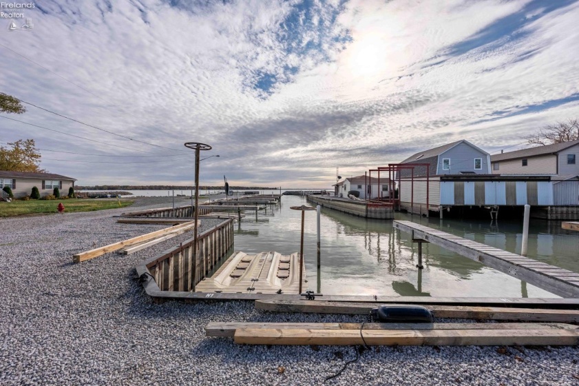 2128 Bayview Drive, Marblehead, 43440, 3 Bedrooms Bedrooms, ,2 BathroomsBathrooms,Residential,For Sale,Bayview,20260323