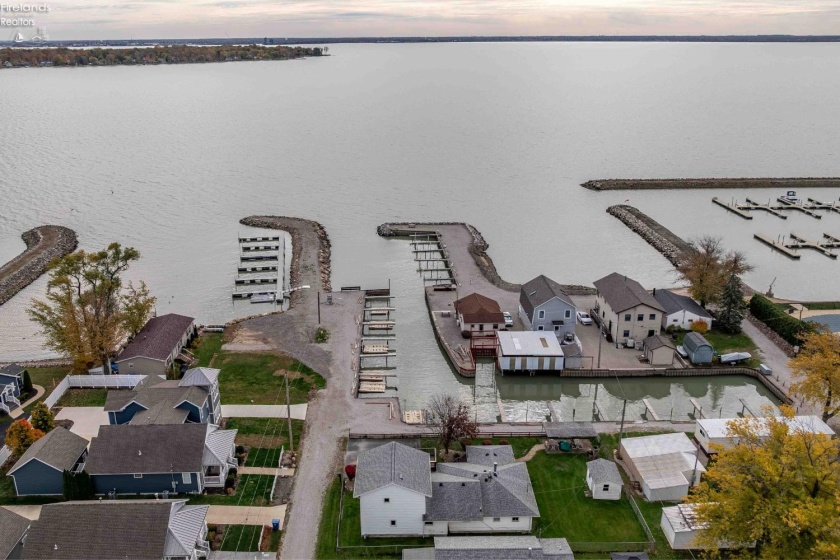 2128 Bayview Drive, Marblehead, 43440, 3 Bedrooms Bedrooms, ,2 BathroomsBathrooms,Residential,For Sale,Bayview,20260323