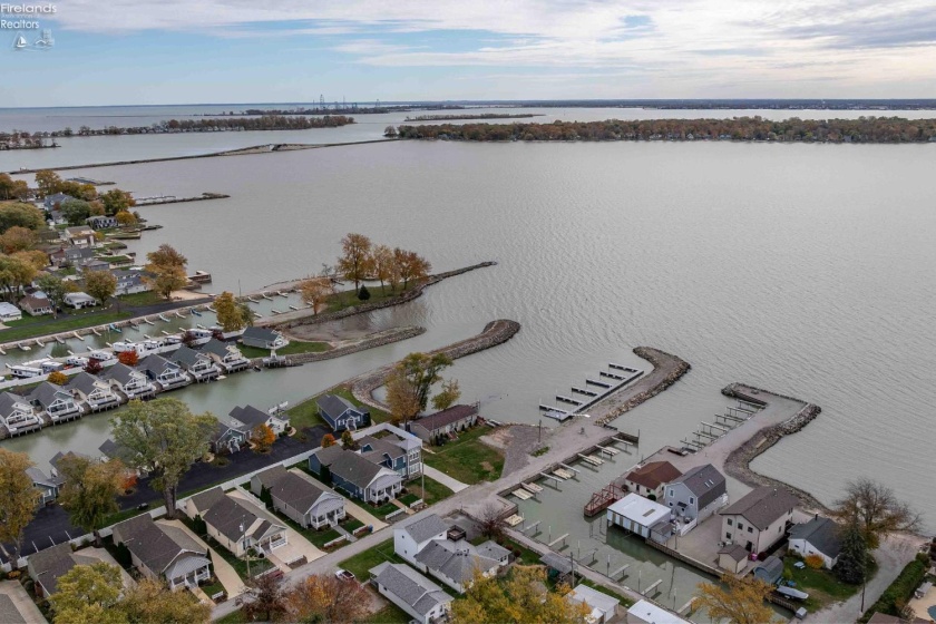 2128 Bayview Drive, Marblehead, 43440, 3 Bedrooms Bedrooms, ,2 BathroomsBathrooms,Residential,For Sale,Bayview,20260323