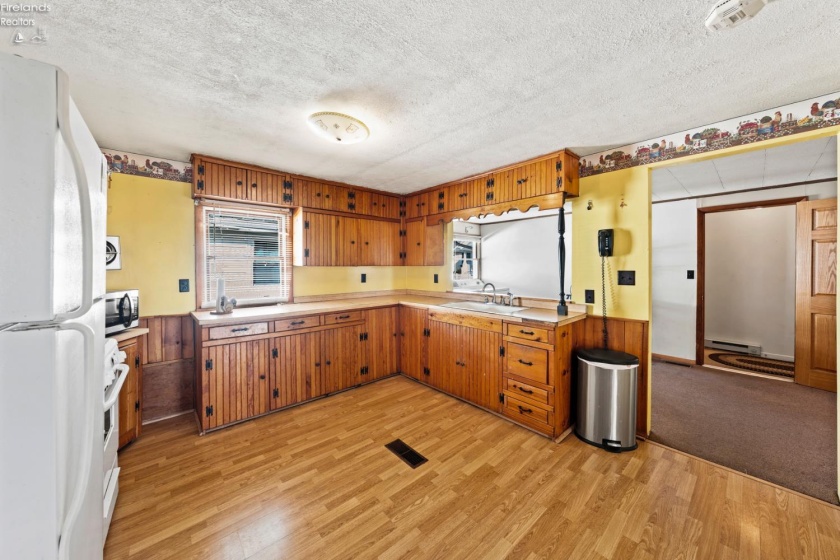 2128 Bayview Drive, Marblehead, 43440, 3 Bedrooms Bedrooms, ,2 BathroomsBathrooms,Residential,For Sale,Bayview,20260323