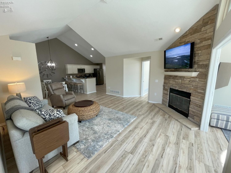 2750 Canterbury Circle, Port Clinton, 43452, 2 Bedrooms Bedrooms, ,2 BathroomsBathrooms,Residential,For Sale,Canterbury,20260327