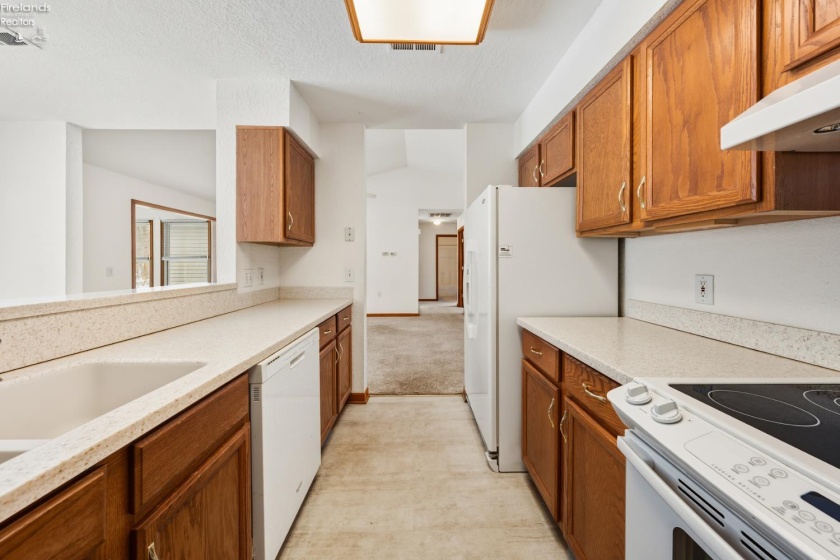 590 Vineyard Circle, Port Clinton, 43452, 2 Bedrooms Bedrooms, ,2 BathroomsBathrooms,Residential,For Sale,Vineyard,20260296