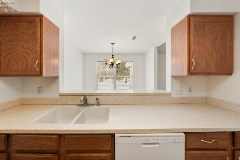 590 Vineyard Circle, Port Clinton, 43452, 2 Bedrooms Bedrooms, ,2 BathroomsBathrooms,Residential,For Sale,Vineyard,20260296