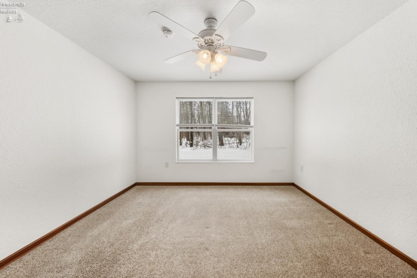 590 Vineyard Circle, Port Clinton, 43452, 2 Bedrooms Bedrooms, ,2 BathroomsBathrooms,Residential,For Sale,Vineyard,20260296