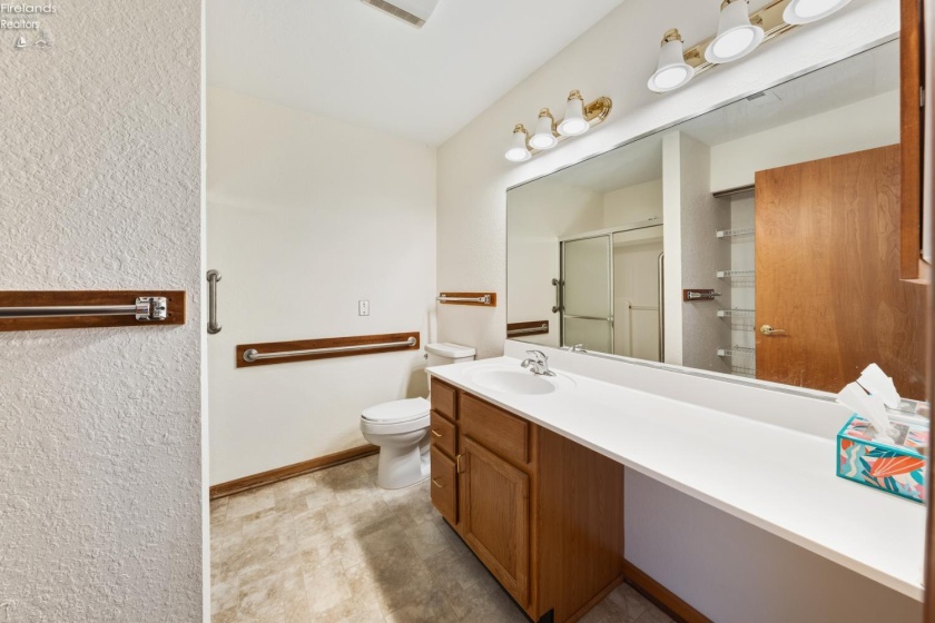 590 Vineyard Circle, Port Clinton, 43452, 2 Bedrooms Bedrooms, ,2 BathroomsBathrooms,Residential,For Sale,Vineyard,20260296