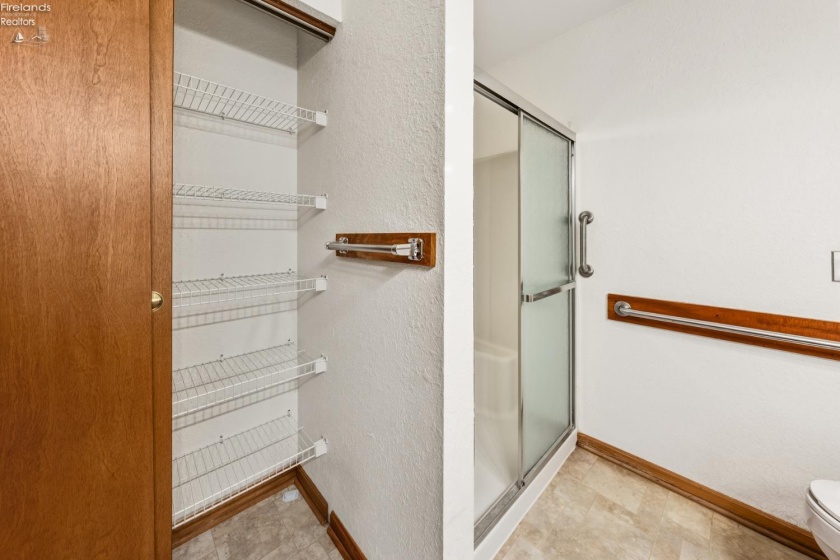 590 Vineyard Circle, Port Clinton, 43452, 2 Bedrooms Bedrooms, ,2 BathroomsBathrooms,Residential,For Sale,Vineyard,20260296