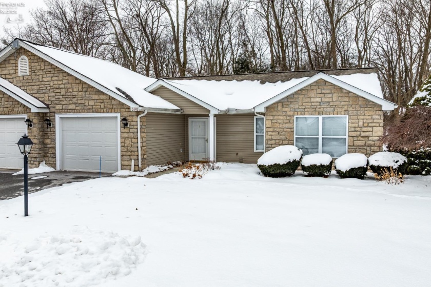 590 Vineyard Circle, Port Clinton, 43452, 2 Bedrooms Bedrooms, ,2 BathroomsBathrooms,Residential,For Sale,Vineyard,20260296