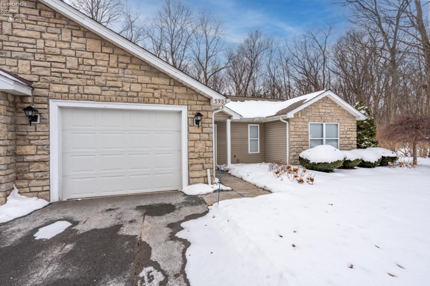 590 Vineyard Circle, Port Clinton, 43452, 2 Bedrooms Bedrooms, ,2 BathroomsBathrooms,Residential,For Sale,Vineyard,20260296