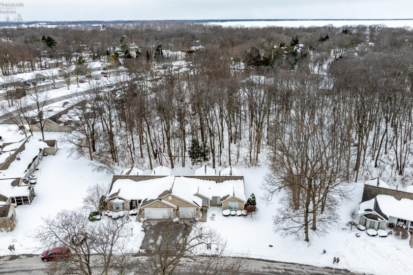 590 Vineyard Circle, Port Clinton, 43452, 2 Bedrooms Bedrooms, ,2 BathroomsBathrooms,Residential,For Sale,Vineyard,20260296